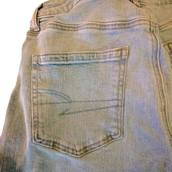 American Eagle Mom Denim Jeans Light Blue Wash Slight Stretch Size 6 Short - Picture 4 of 12